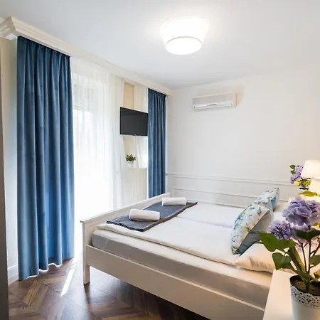 Csenge Apartment *