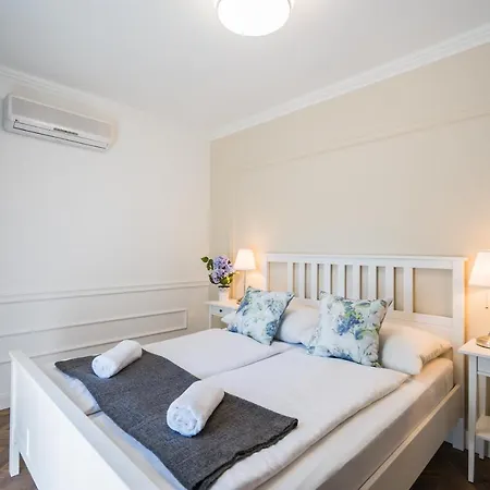 Apartment Csenge *